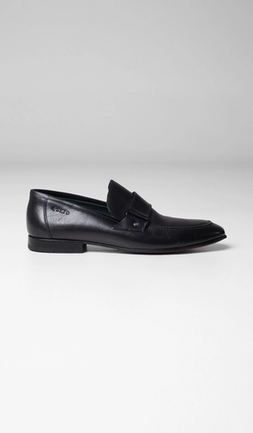 Sapato Mocassim com Fivela Lateral Dupla