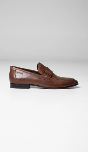 Sapato Mocassim com Fivela Lateral Dupla