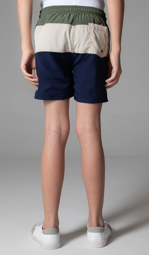 Shorts Liso Dupla Face com Recortes