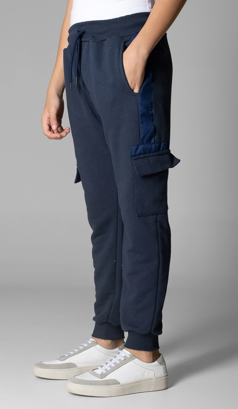 Calça Moletom Cargo Recortes em Nylon