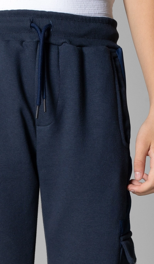 Calça Moletom Cargo Recortes em Nylon