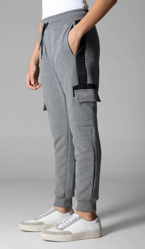 Calça Moletom Cargo Recortes em Nylon