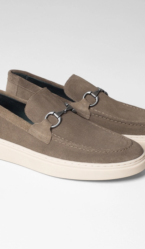 Sapato Mocassim com Gravata Metal