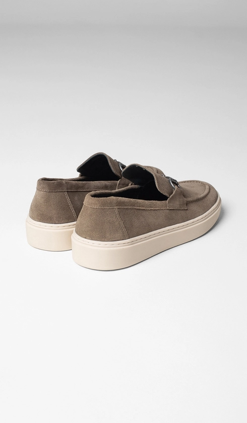 Sapato Mocassim com Gravata Metal