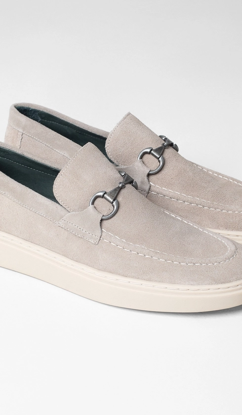 Sapato Mocassim com Gravata Metal